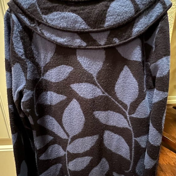 Neve Blue and Black Leaf Patterned Coat Large - Picture 4 of 6